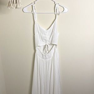 Hollister white cutout maxi dress 🤍